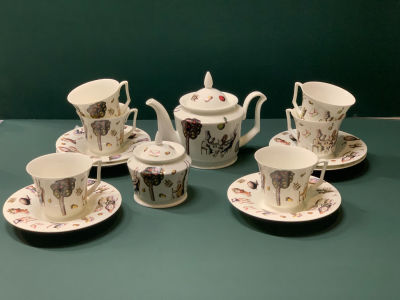 Тарасюк Иван. Чайный сервиз из 14 предметов на 6 персон &laquo;Алиса в стране чудес&raquo;. 2000-е гг. 