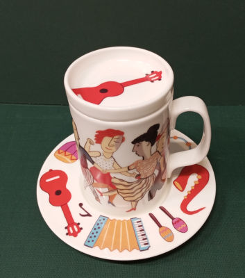 Тарасюк Иван. Чашка с крышкой и блюдцем &laquo;Рок-н-ролл&raquo;. 
2000-е гг., костяной фарфор, полихромное 