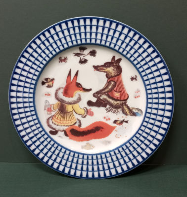 Тарасюк Иван. Лиса и волк (с кобальтовым орнаментом). 2000-е гг., декоративная тарелка, фарфор 