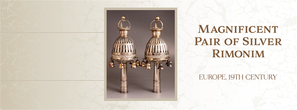 זוג רימונים לספר תורה – כסף, עבודה פתוחה מרשימה – אירופה, המאה ה־19 
זוג רימונים לספר תורה 