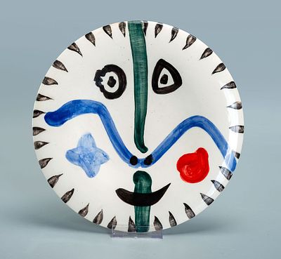 Pablo Picasso 1881-1973 (Spanish) Visage No. 111, white earthenware clay, Diameter: 25.5 cm 