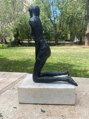 Woman sculpture weight 4.6 Kg 28x16x10 cm Other Notes: Location: Israel. For estimated delivery 