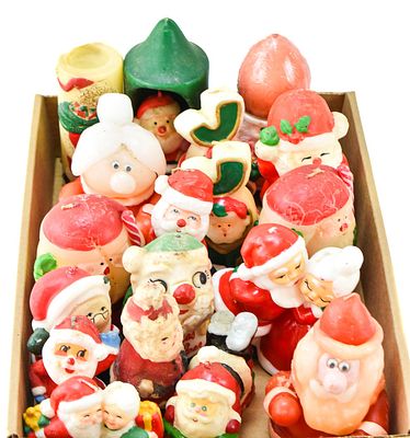 VINTAGE CHRISTMAS SANTA CLAUS & MRS. CLAUS FIGURAL CANDLES. This lot includes 18 vintage 