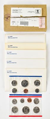FIVE 1981 UNCIRCULATED UNITED STATES COIN SETS. This lot includes five 1981 uncirculated coin 