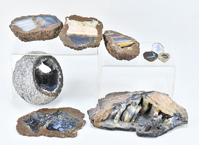 COLLECTION OF GEODES & THUNDER EGGS. A collection of geodes and thunder eggs, including: one 