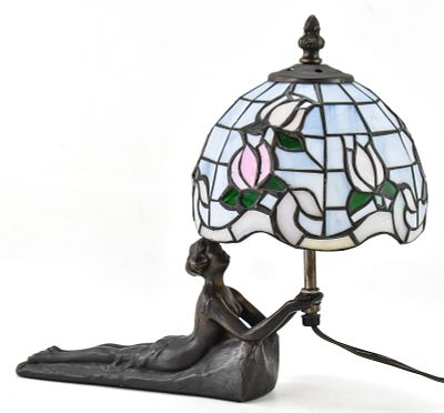 ART DECO STYLE LAYING LADY TABLE LAMP. An Art Deco style table lamp with a figural nude laying 