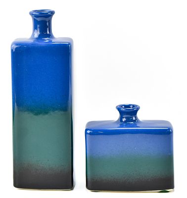 PAIR OF MIDCENTURY-STYLE ROYAL HAEGER TRI-COLOR FADE BOTTLE VASES. A pair of midcentury-style c. 