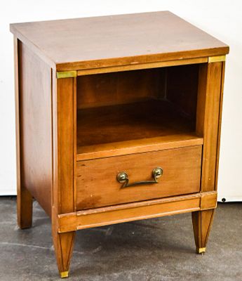 WALNUT & MAPLE NIGHT STAND. A walnut and maple night stand with one drawer and a shelf 