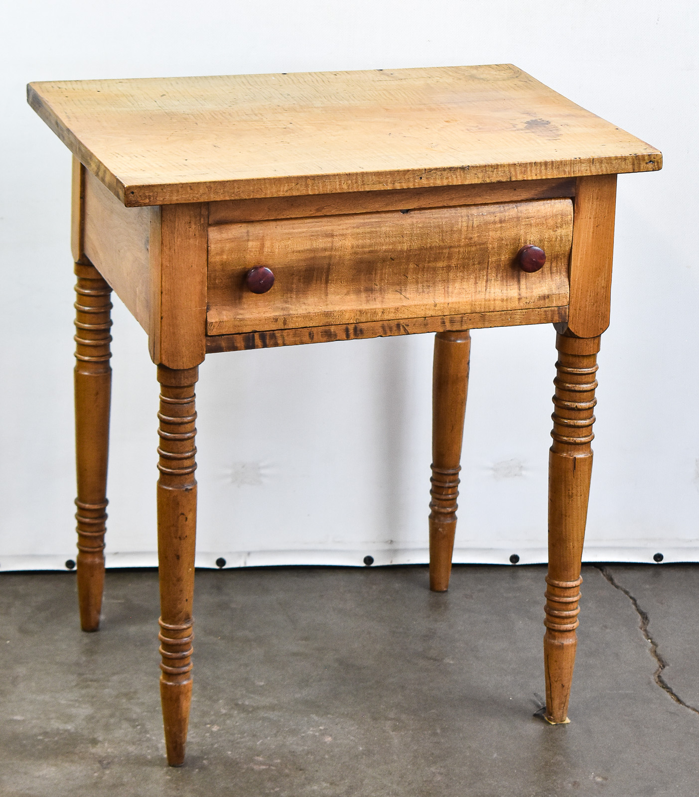 AMERICAN SHERATON STYLE TIGER MAPLE ONE-DRAWER STAND