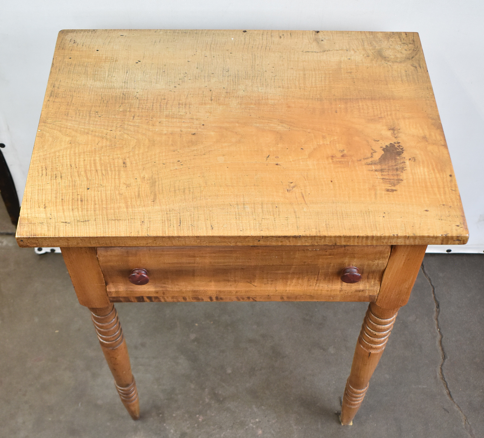 AMERICAN SHERATON STYLE TIGER MAPLE ONE-DRAWER STAND