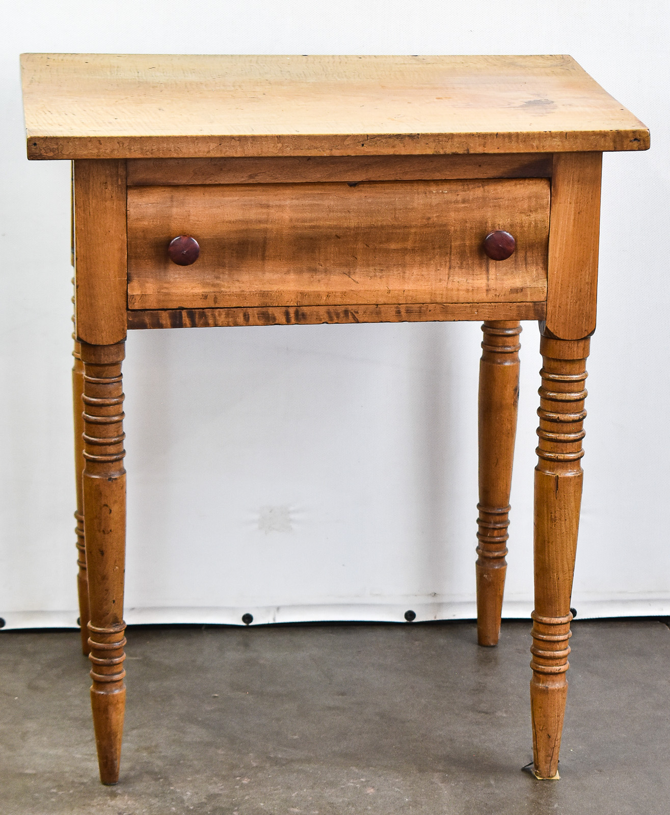 AMERICAN SHERATON STYLE TIGER MAPLE ONE-DRAWER STAND