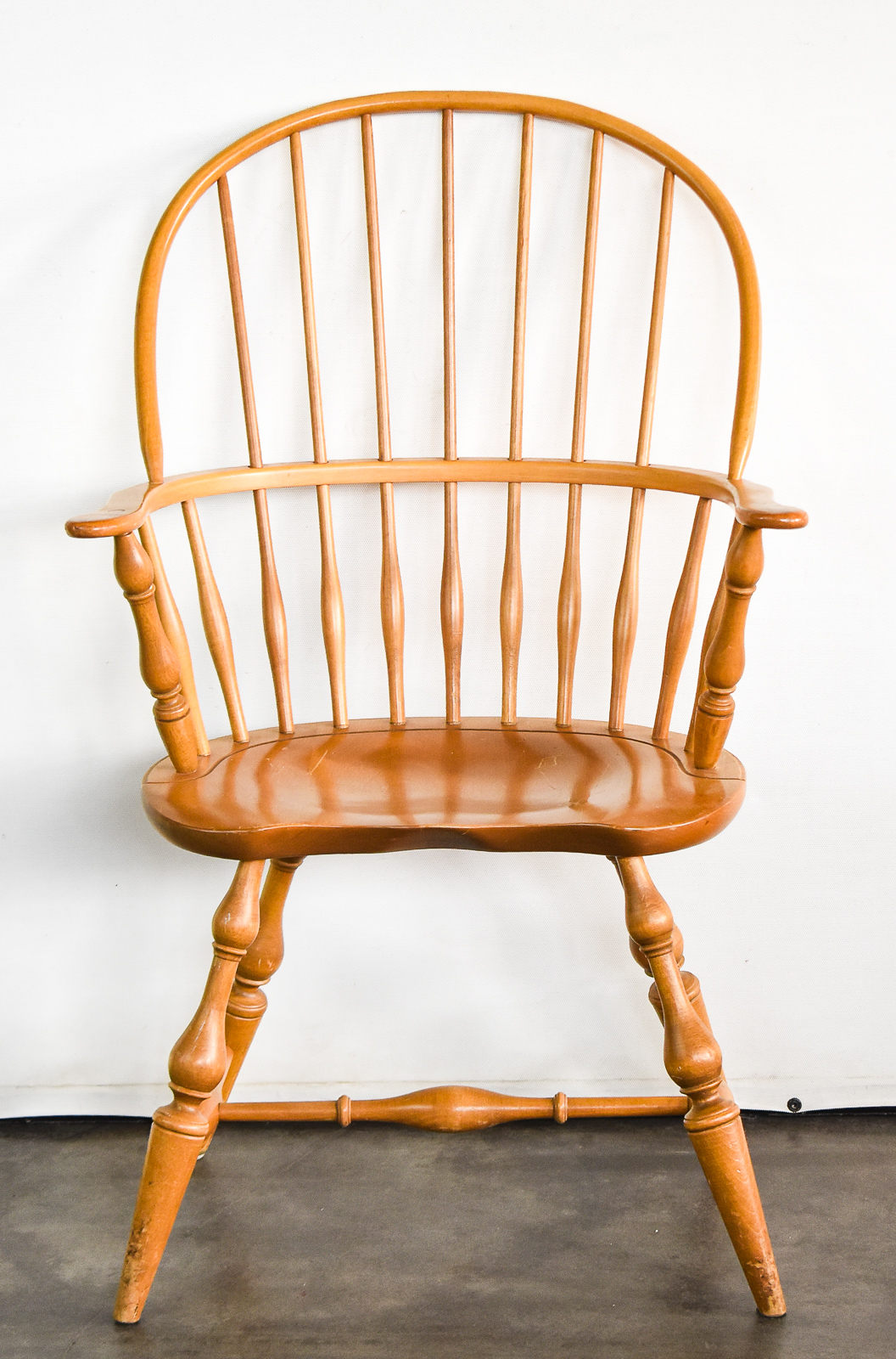 NICHOLAS & STONE HOOP-BACK WINDSOR STYLE ARMCHAIR
