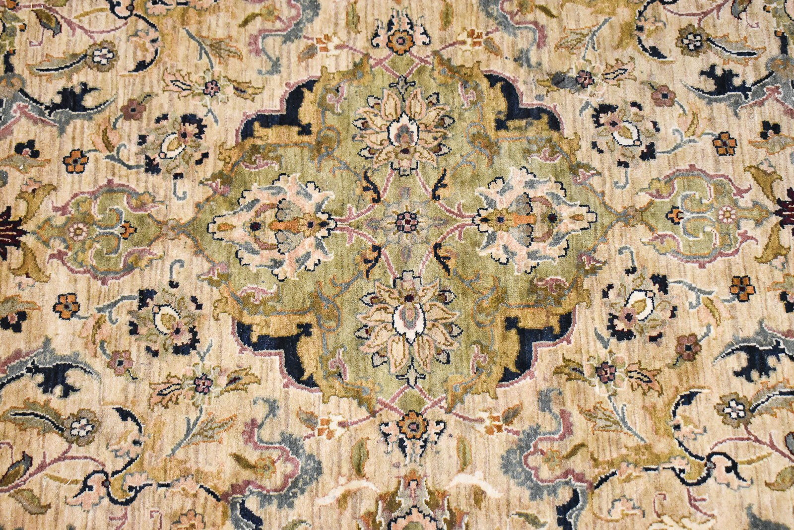 INDIAN CRAFTSMAN COLLECTION HAND-WOVEN WOOL RUG