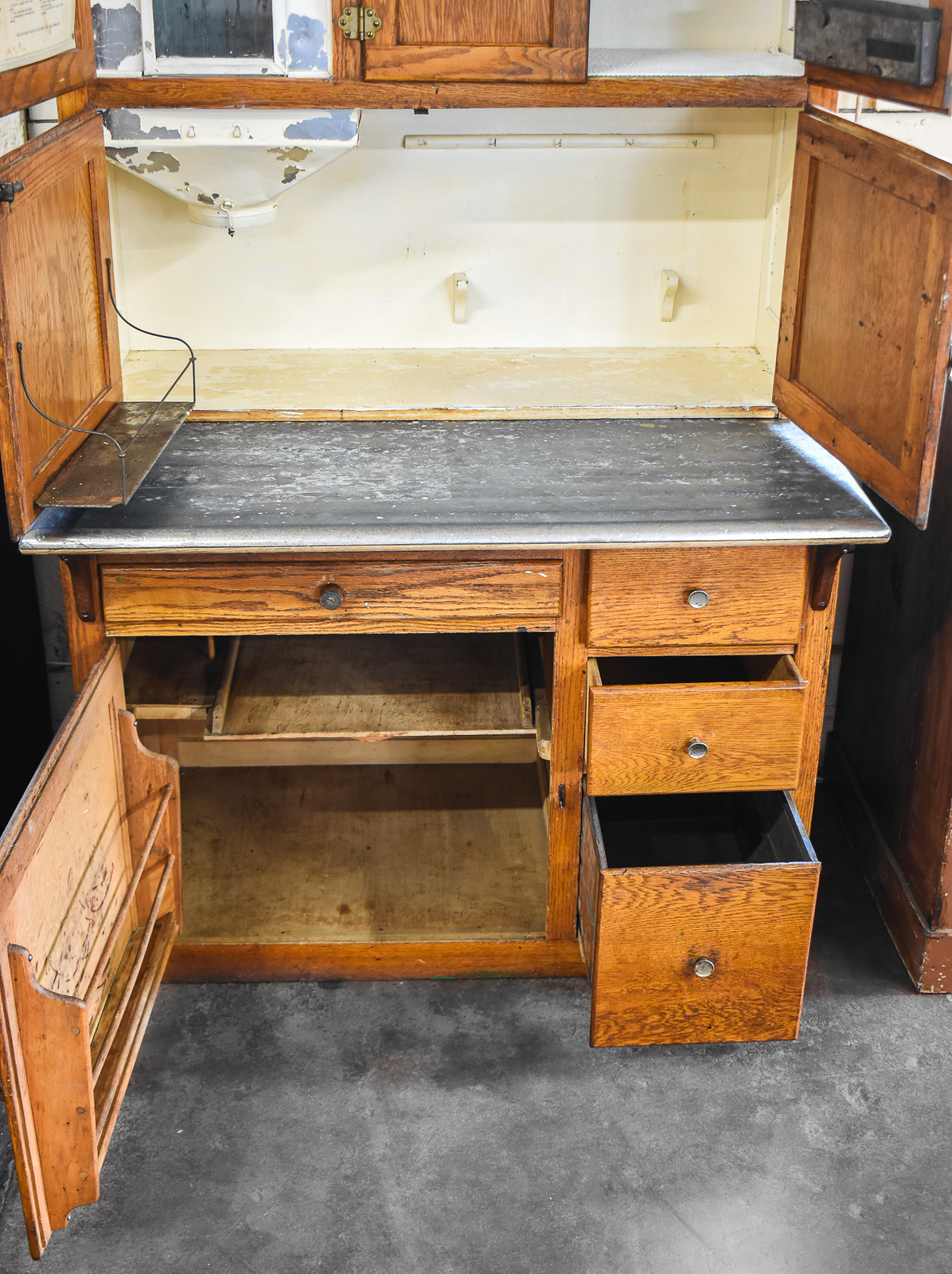 THE HOOSIER MANUFACTURING COMPANY "WHITE BEAUTY" CABINET