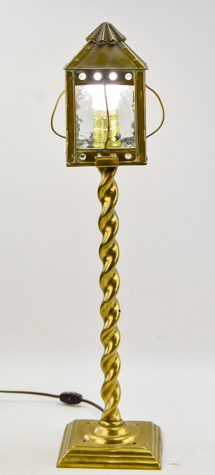 ARTS & CRAFTS STYLE LANTERN TABLE LAMP