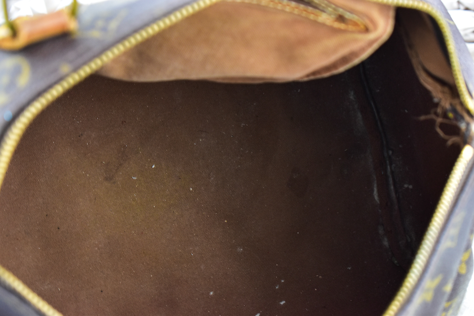 VINTAGE LOUIS VUITTON "SPEEDY" MONOGRAM HANDBAG