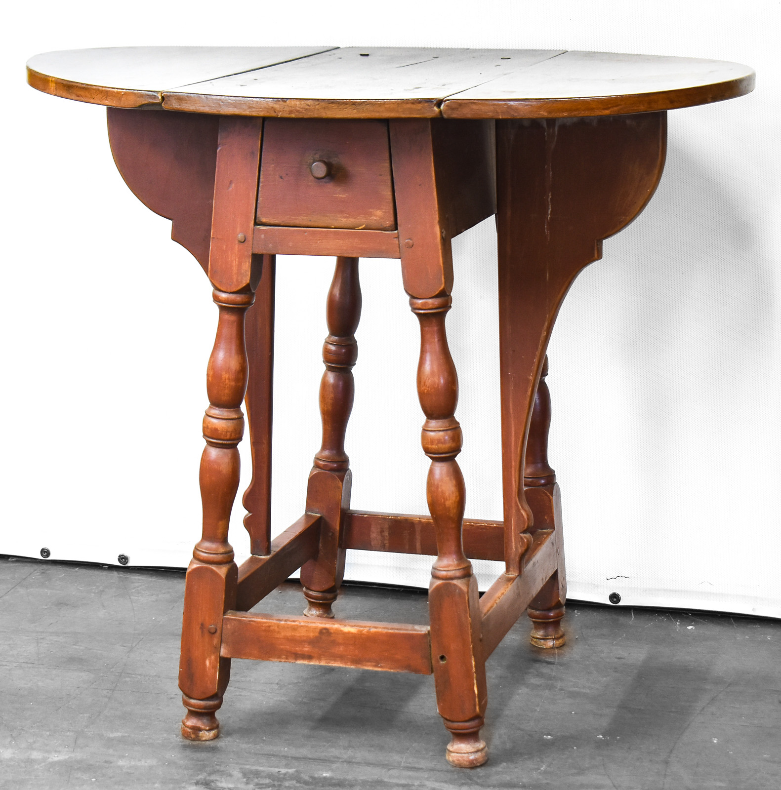 WILLIAM AND MARY STYLE BUTTERFLY DROP-LEAF TABLE