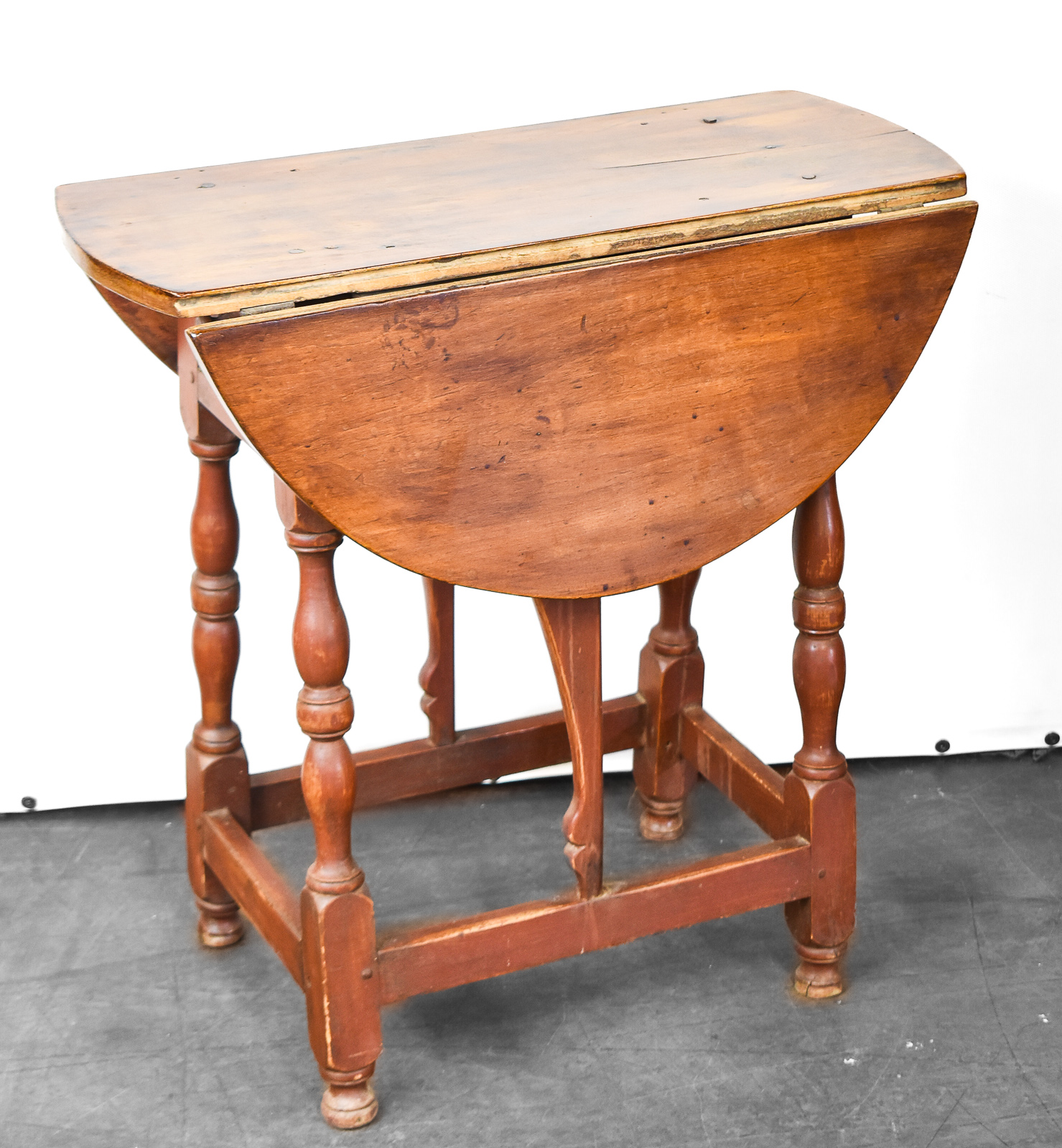 WILLIAM AND MARY STYLE BUTTERFLY DROP-LEAF TABLE