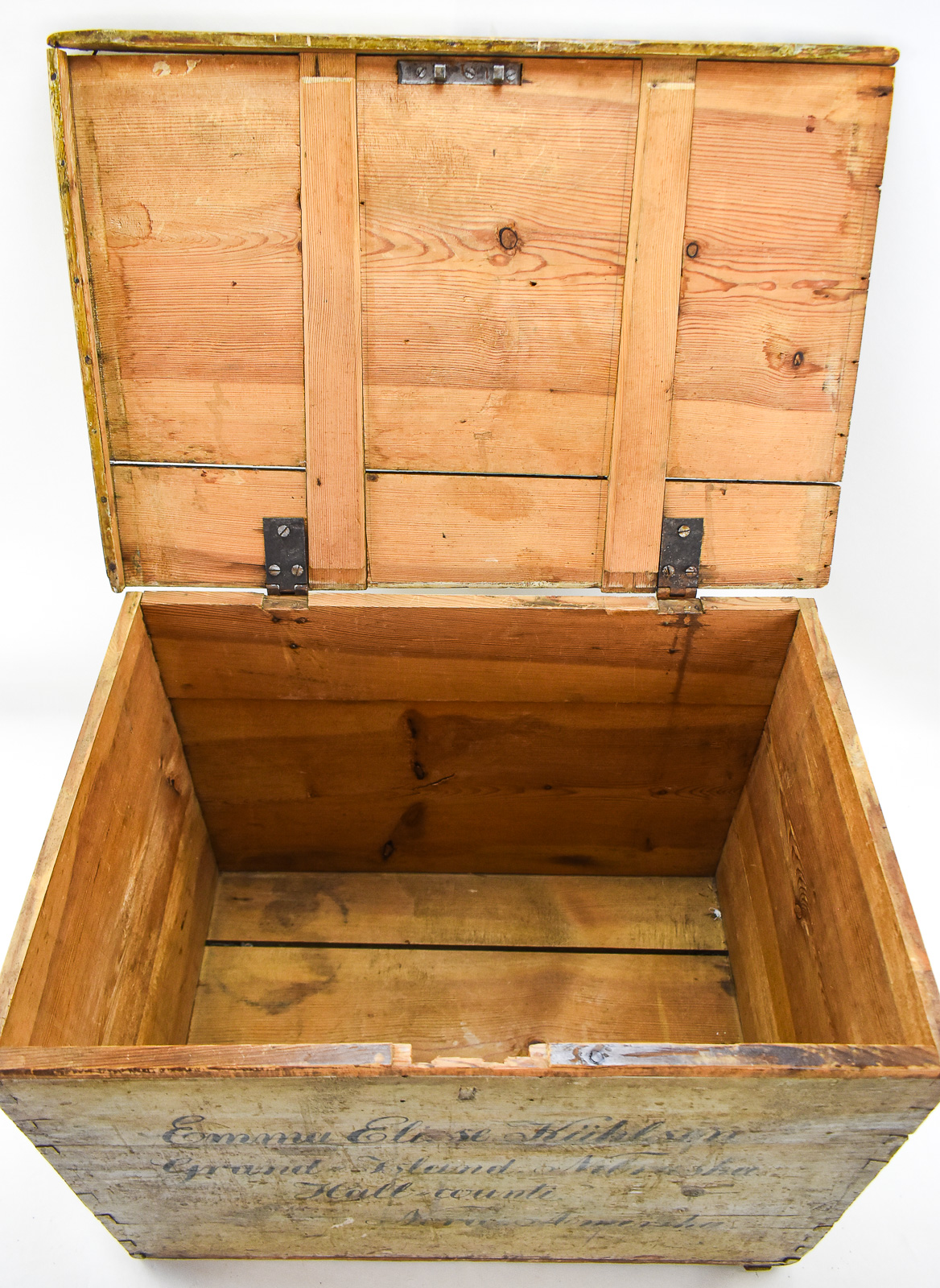 CUSTOMARY SCANDINAVIAN IMMIGRANT TRUNK