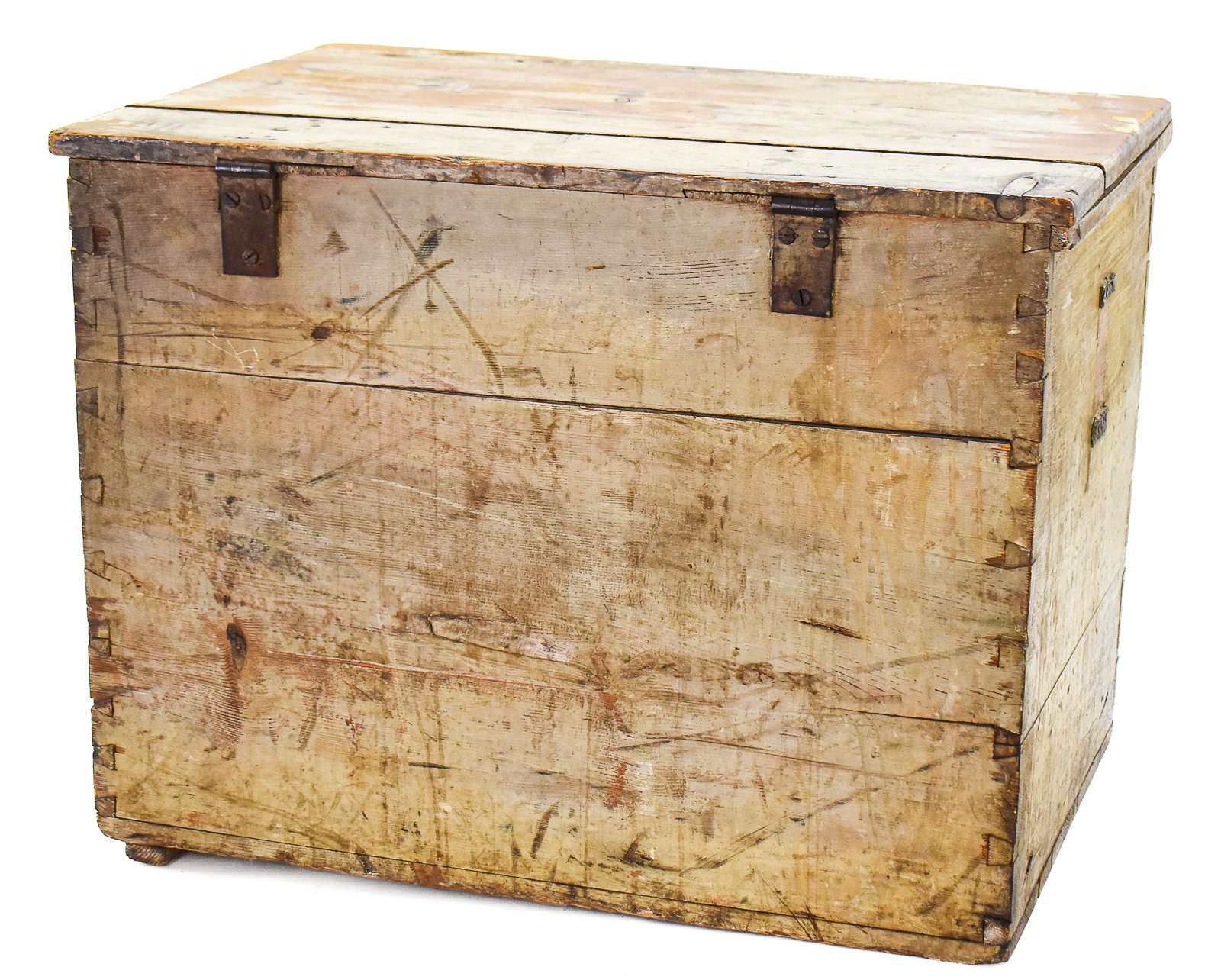 CUSTOMARY SCANDINAVIAN IMMIGRANT TRUNK