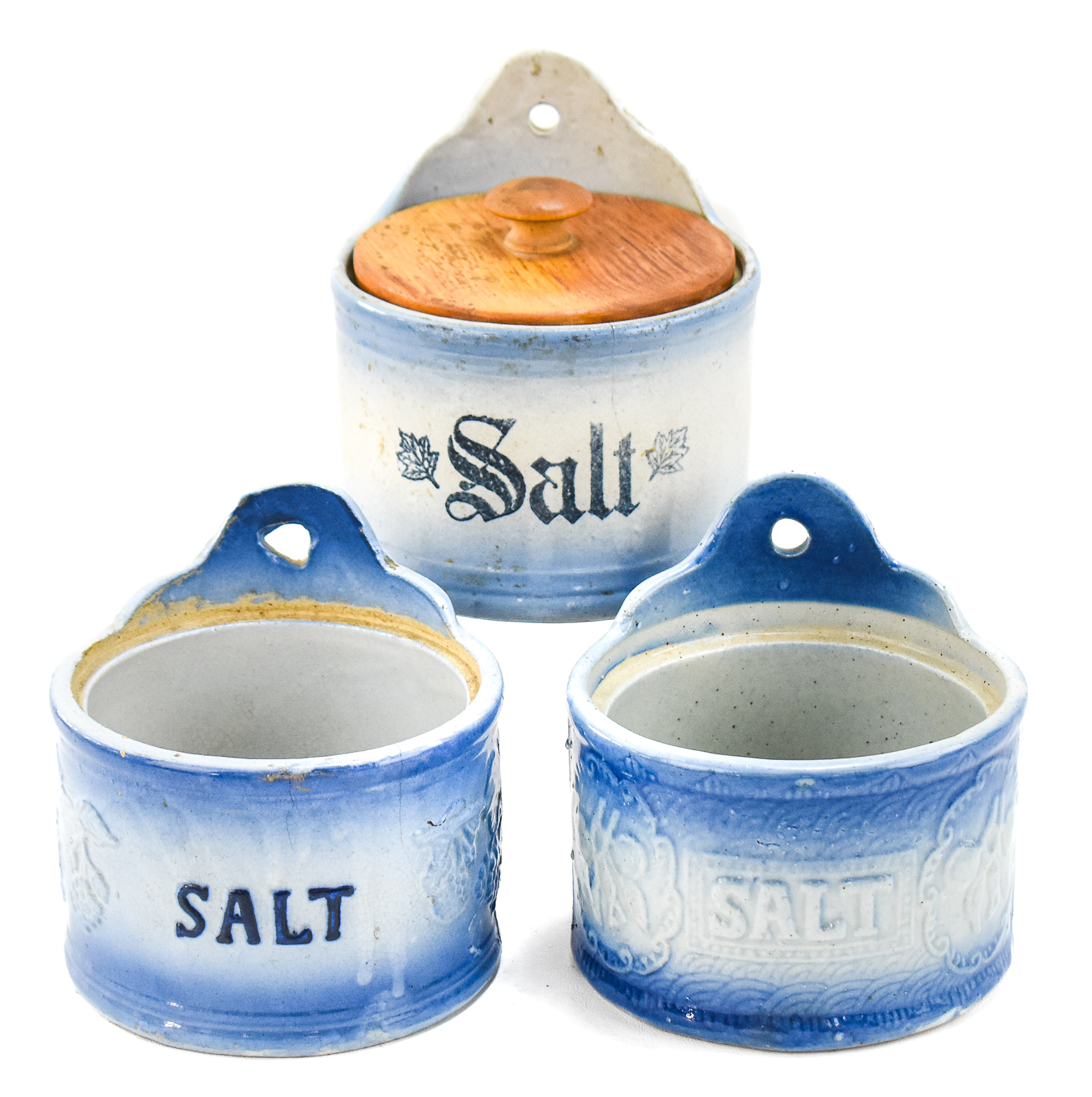 THREE AMERICAN BLUE AND WHITE SALT-GLAZED STONEWARE SALT CROCKS