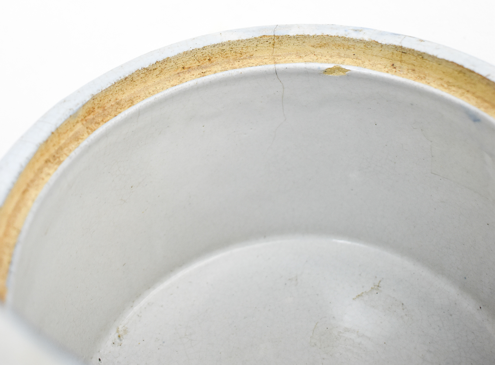 THREE AMERICAN BLUE AND WHITE SALT-GLAZED STONEWARE SALT CROCKS