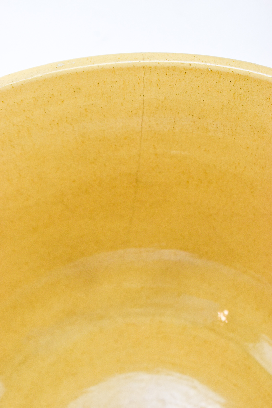 FOUR RED-AND-WHITE BANDED YELLOW WARE BOWLS