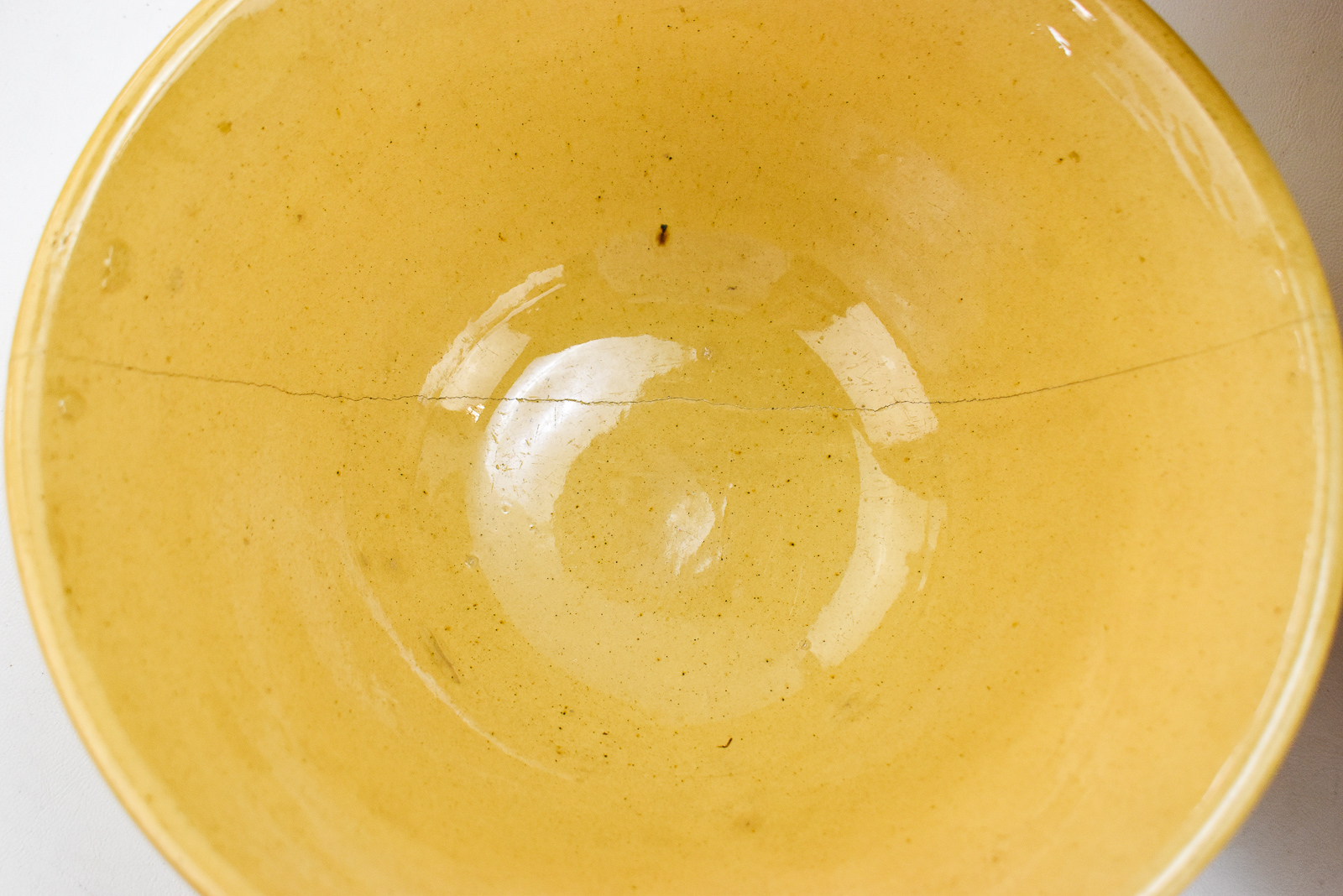 ASSORTMENT OF SIX LARGE BANDED YELLOW WARE BOWLS