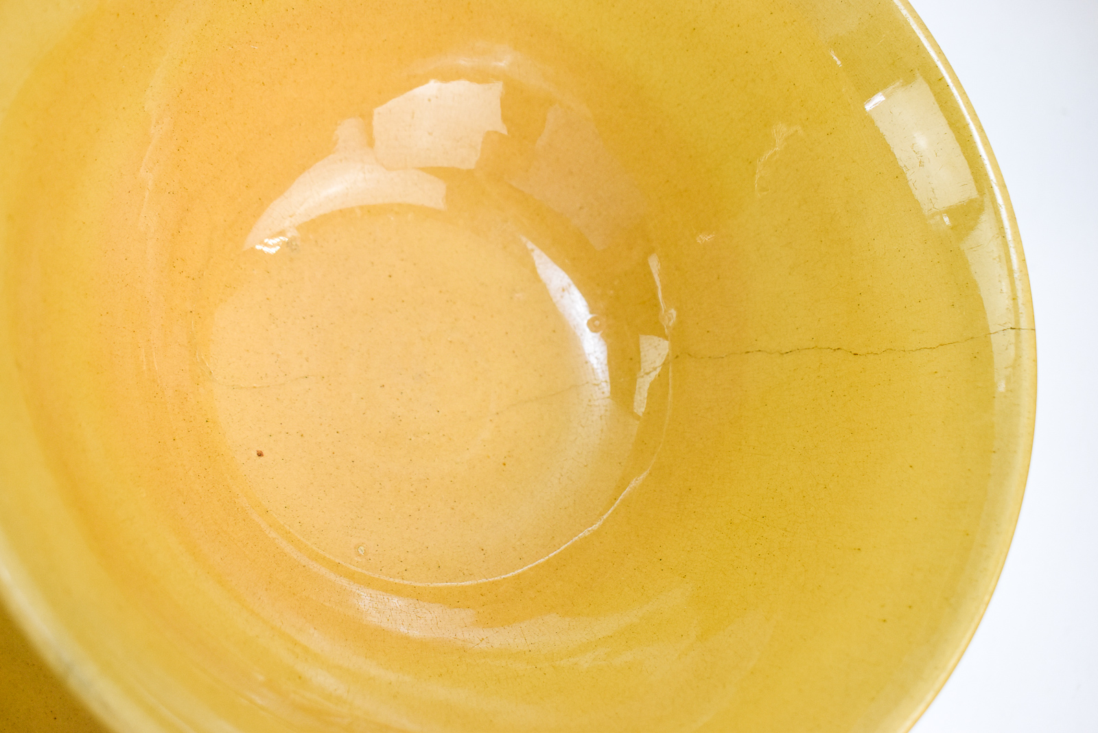 ASSORTMENT OF SIX LARGE BANDED YELLOW WARE BOWLS