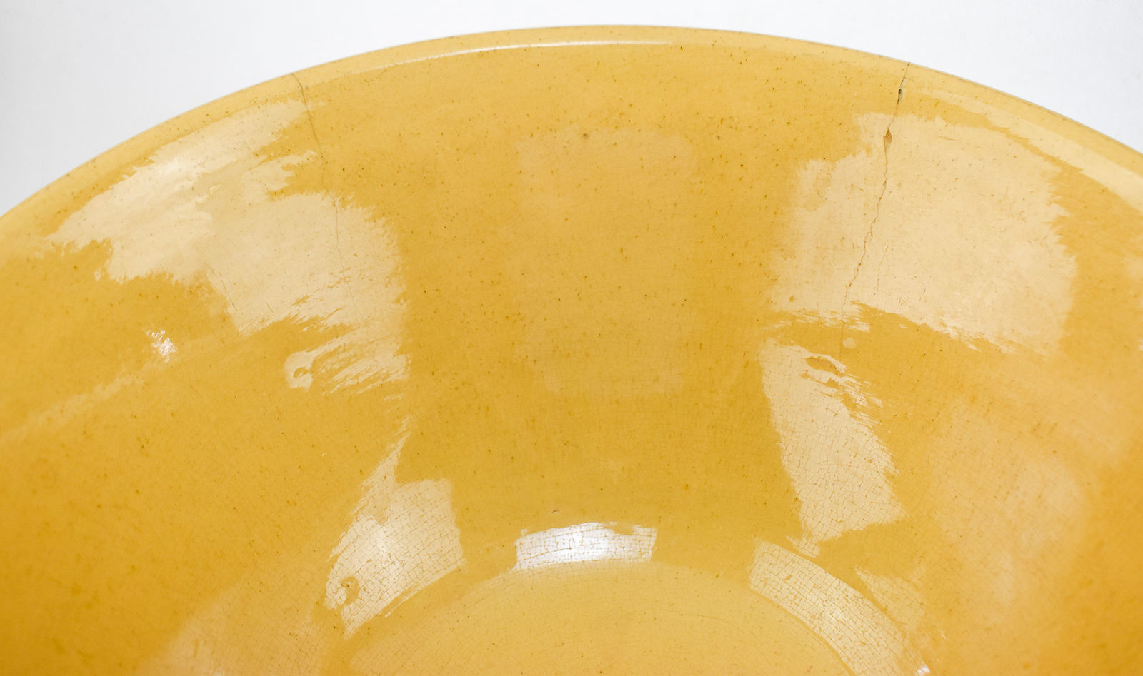 ASSORTMENT OF SIX LARGE BANDED YELLOW WARE BOWLS