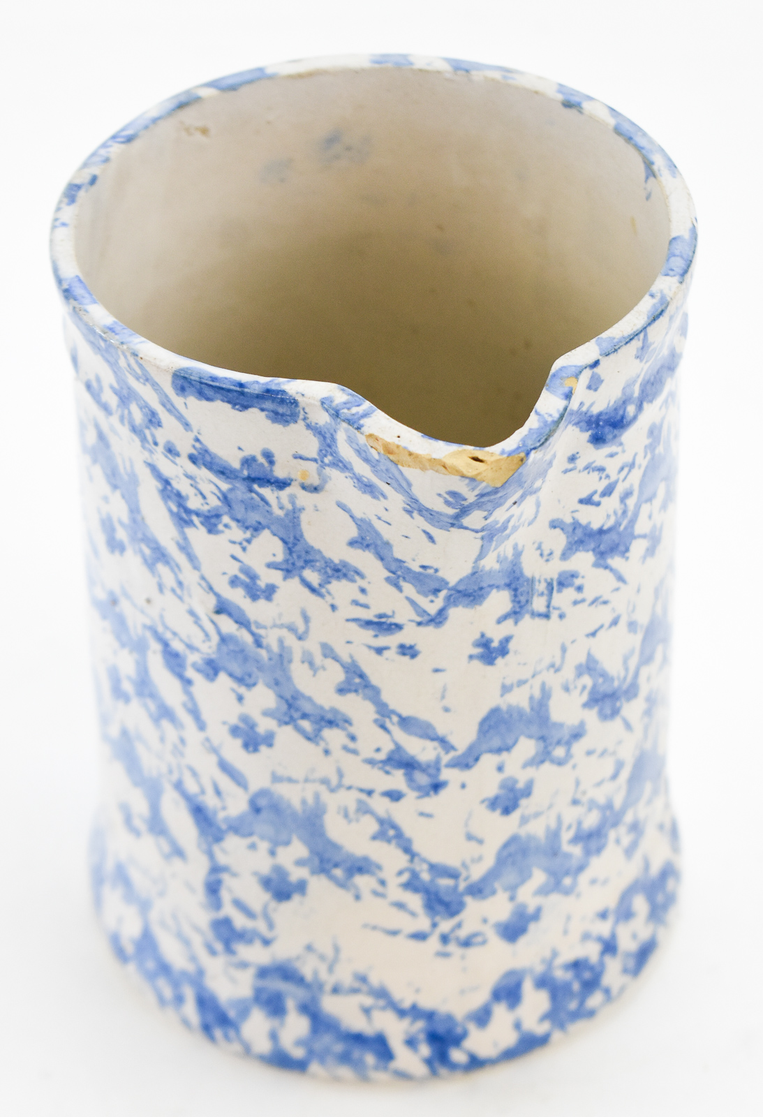 SET OF FOUR AMERICAN BLUE-AND-WHITE SPONGEWARE PITCHERS