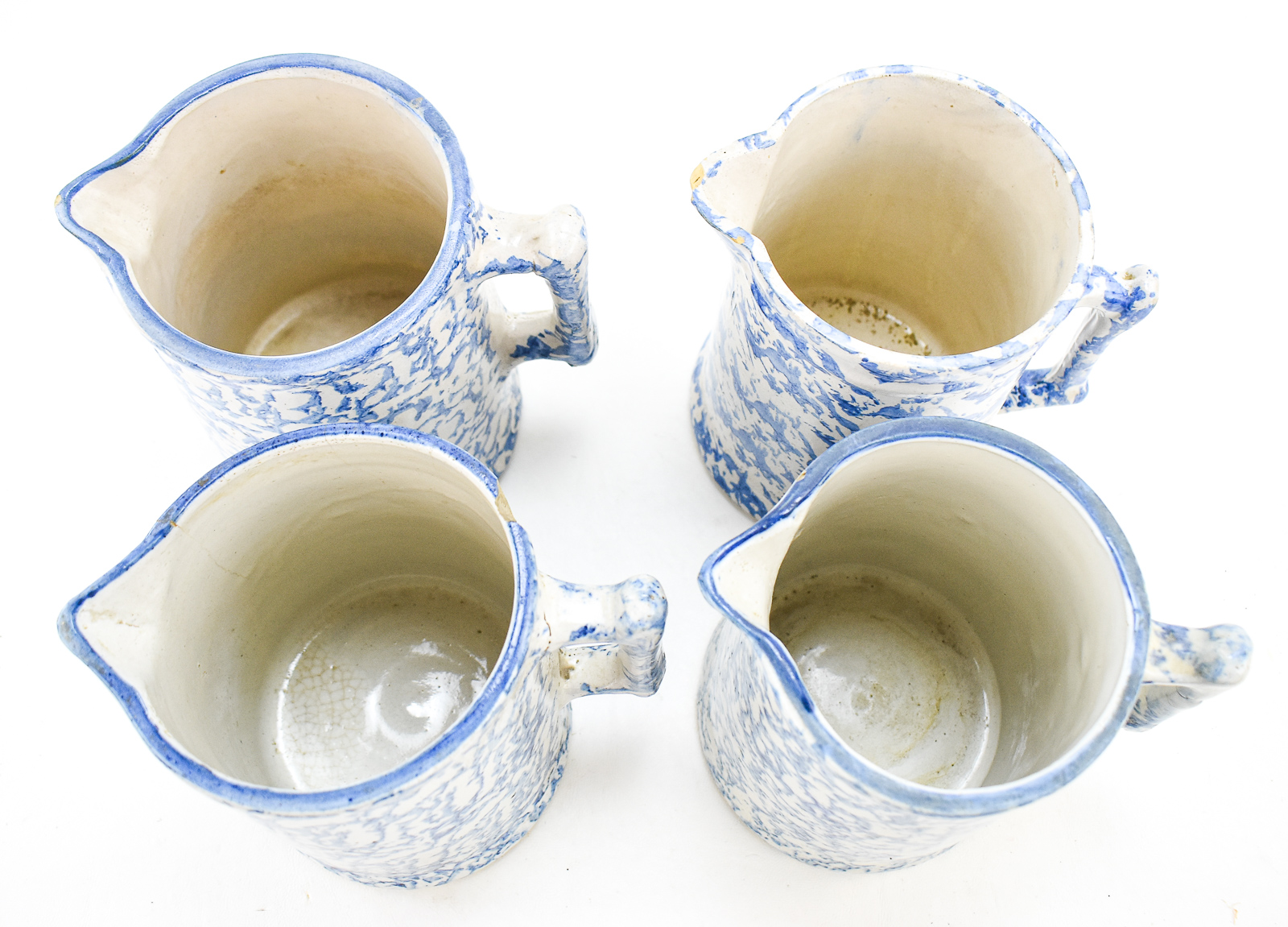 SET OF FOUR AMERICAN BLUE-AND-WHITE SPONGEWARE PITCHERS