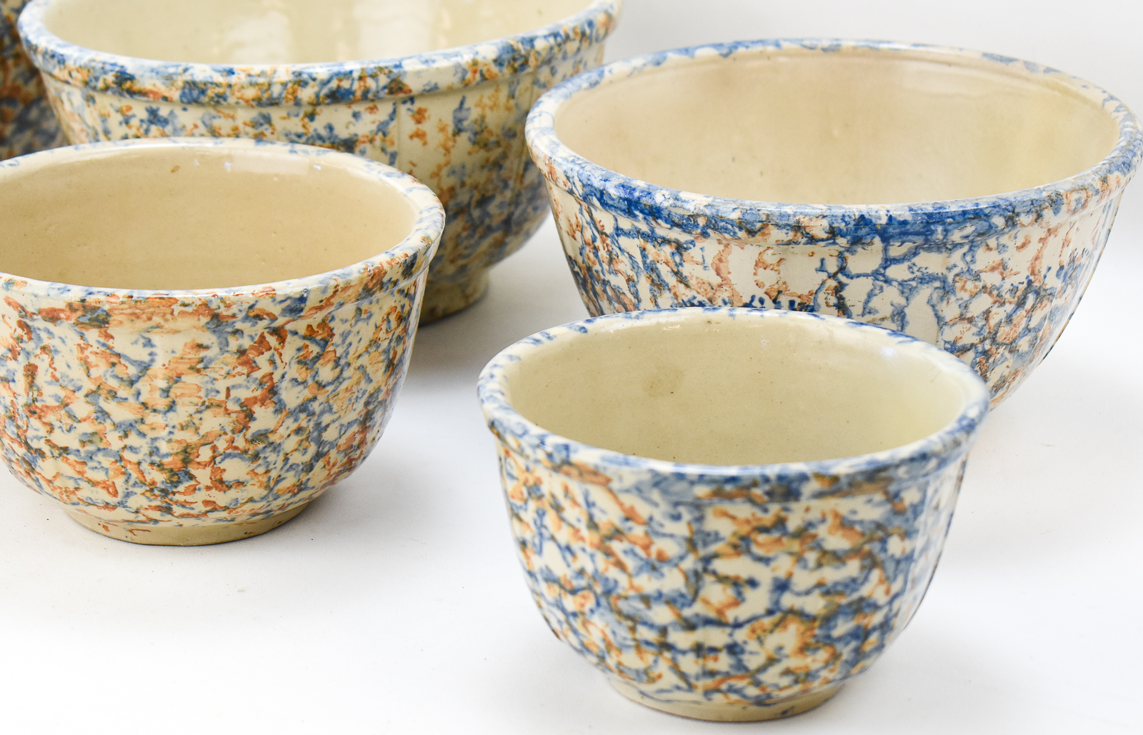 RED WING POTTERY (ATTR.) COBALT AND RUST SPONGEWARE MIXING BOWLS