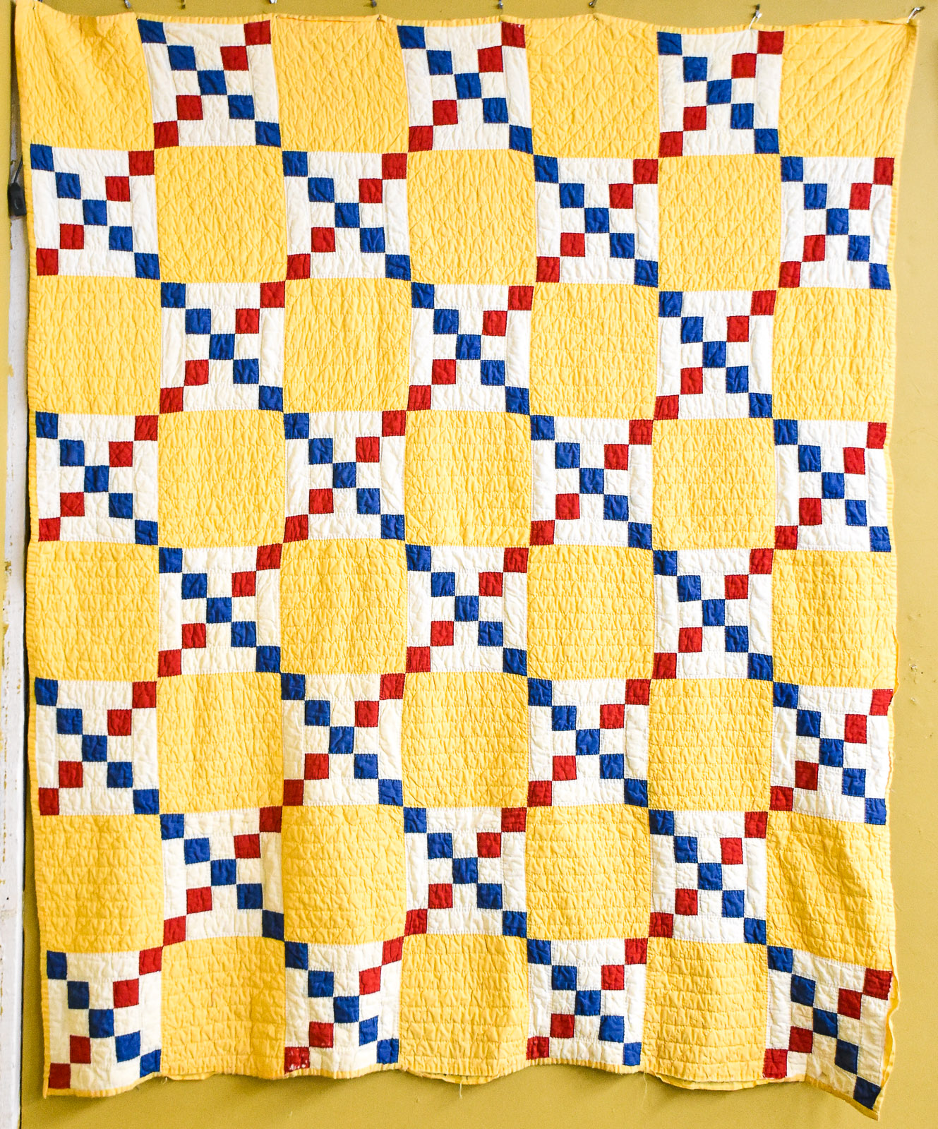 AMERICAN PATCHWORK CANARY YELLOW 'DOUBLE IRISH CHAIN' QUILT