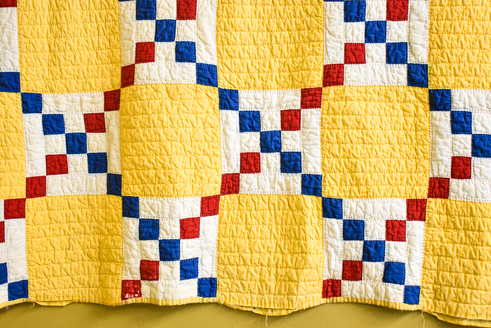 AMERICAN PATCHWORK CANARY YELLOW 'DOUBLE IRISH CHAIN' QUILT