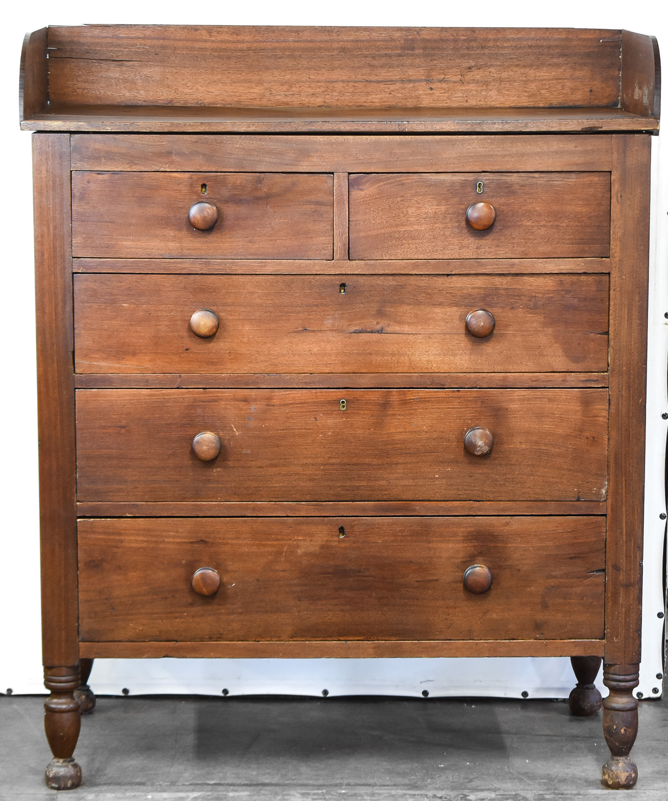 AMERICAN FEDERAL TRANSITIONAL STYLE CHERRYWOOD CHEST OF DRAWERS