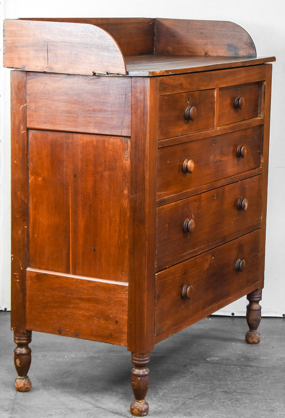 AMERICAN FEDERAL TRANSITIONAL STYLE CHERRYWOOD CHEST OF DRAWERS