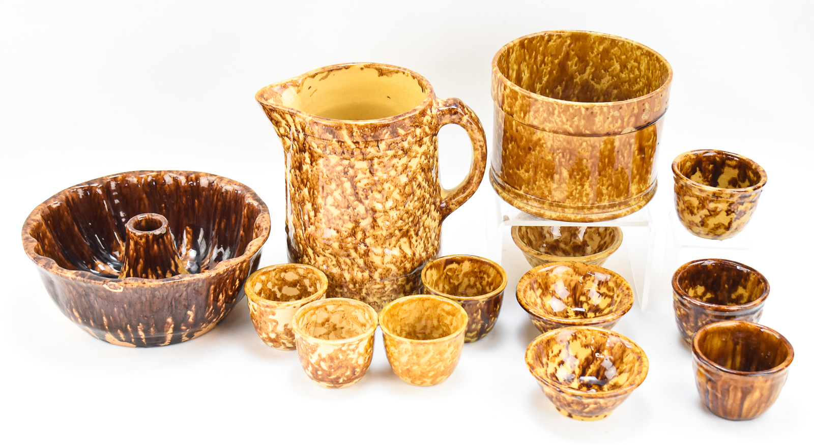 AMERICAN ROCKINGHAM-GLAZED YELLOW WARE: BUNDT CAKE MOLD, STORAGE CROCK, AND MROE