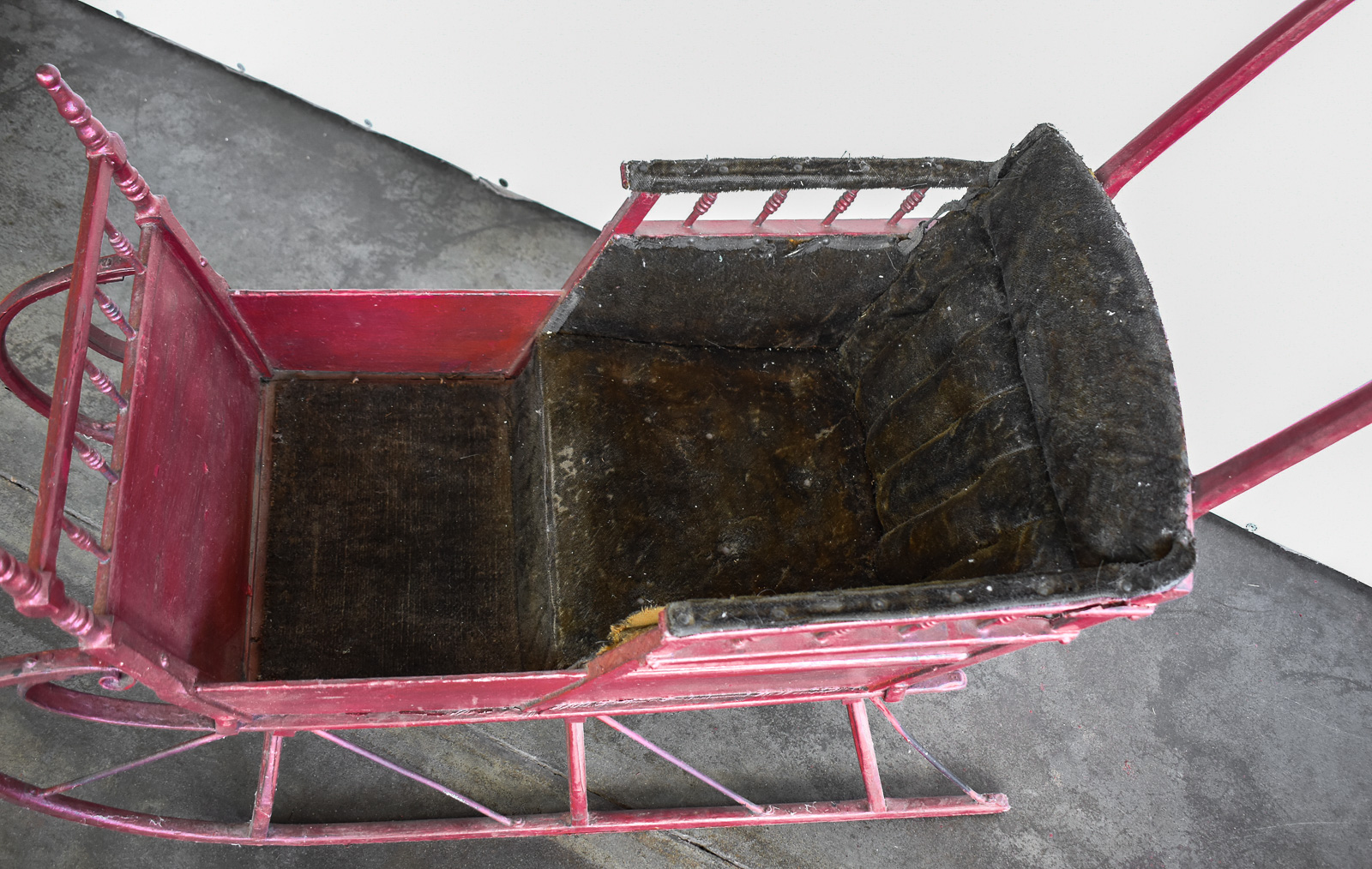VICTORIAN CHILDREN'S PUSH SLEIGH