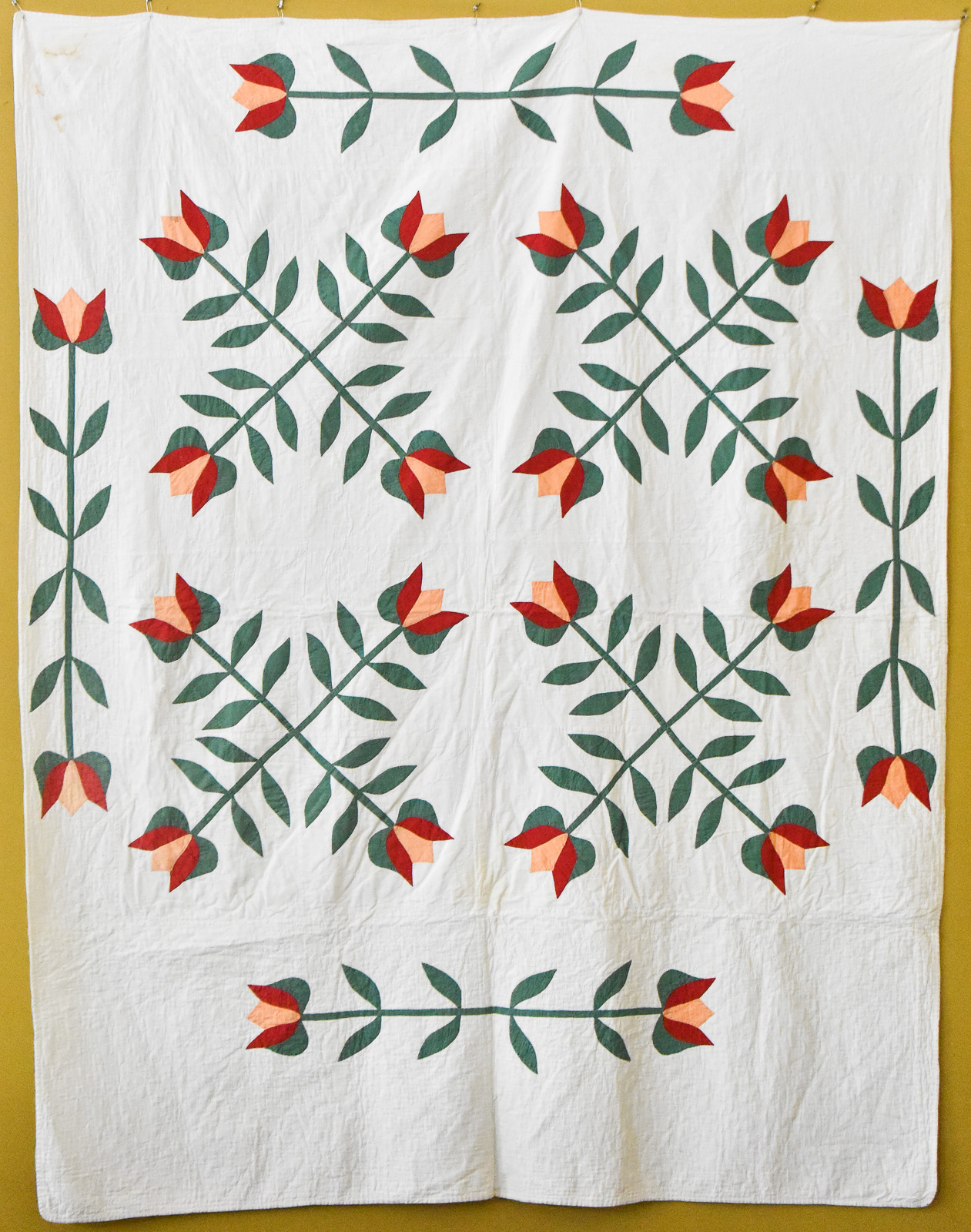 APPLIQUE TULIP QUILT