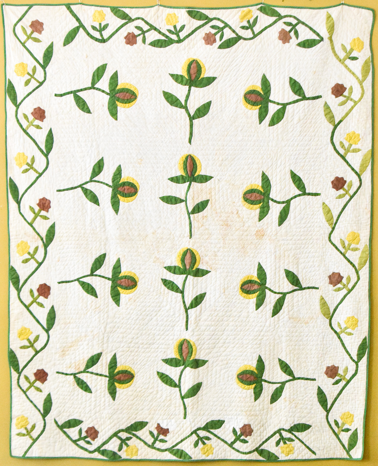APPLIQUE QUILT WITH POMEGRANATE PATTERN