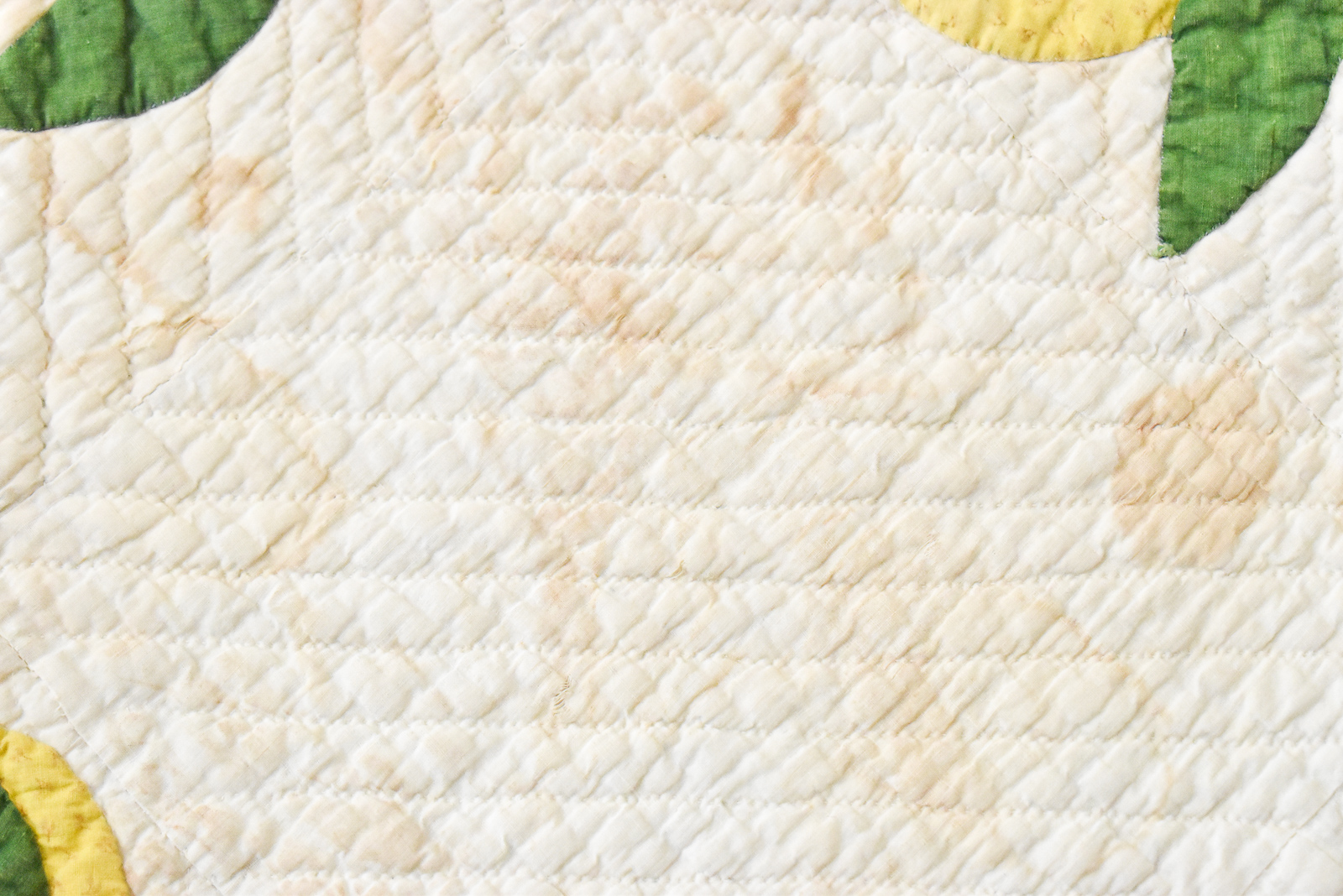 APPLIQUE QUILT WITH POMEGRANATE PATTERN