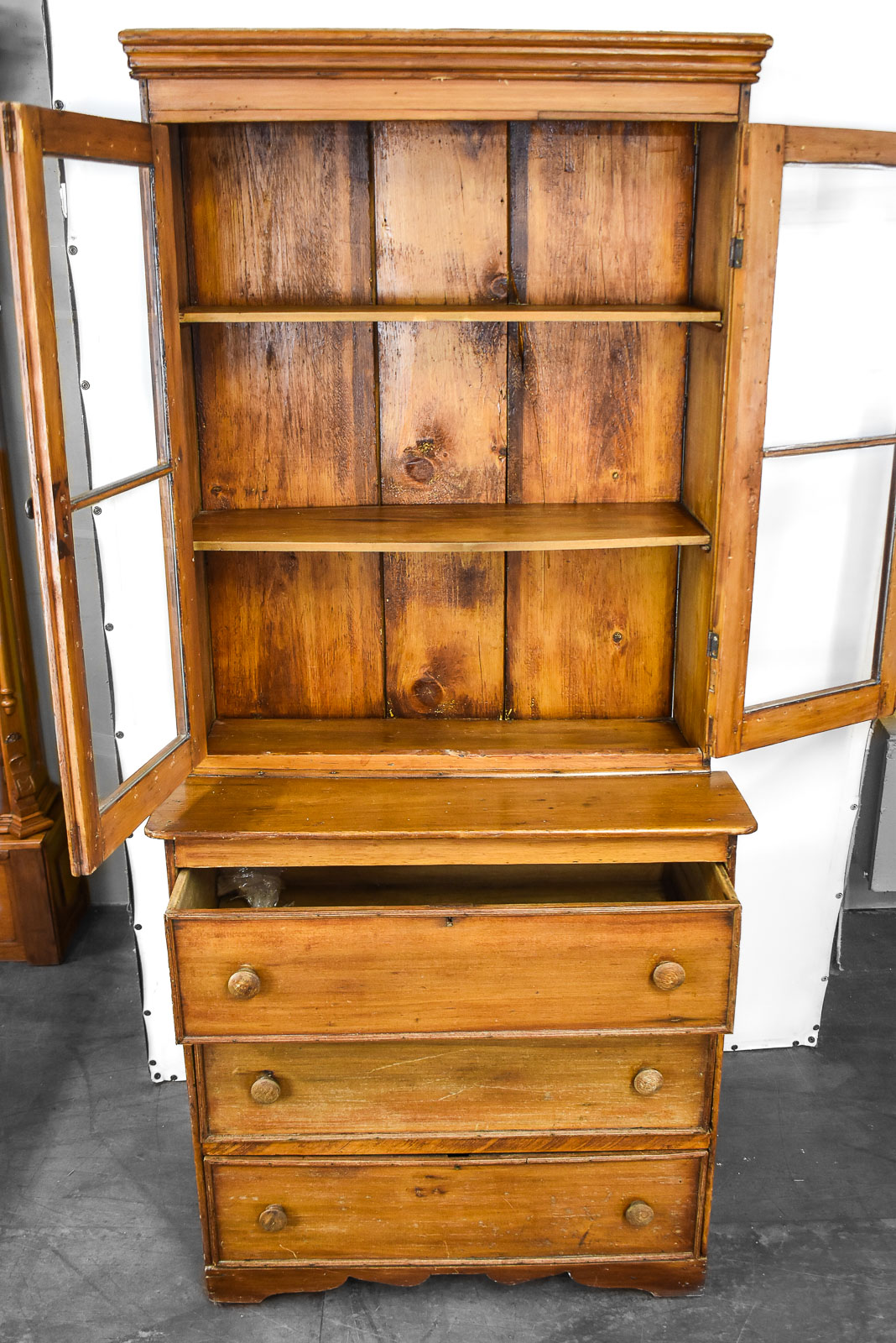 AMERICAN COUNTRY PRIMITIVE-STYLE PINE STEP-BACK CUPBOARD