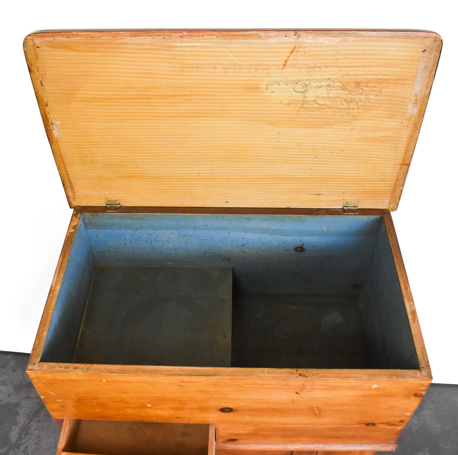 AMERICAN PRIMITIVE-STYLE PINE LIFT-TOP DRY SINK