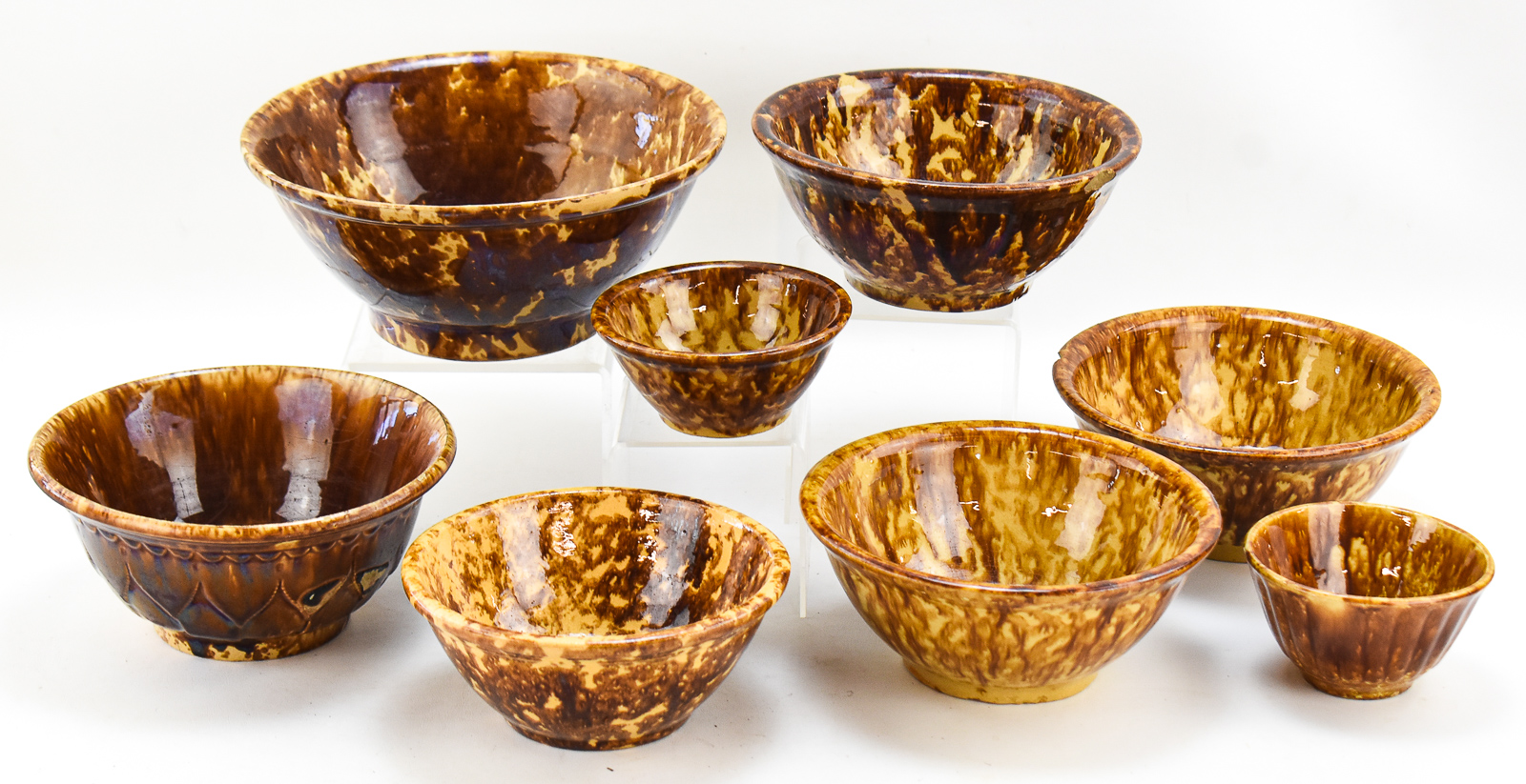 EIGHT NESTING AMERICAN ROCKINGHAM STYLE SPONGEWARE MIXING BOWLS