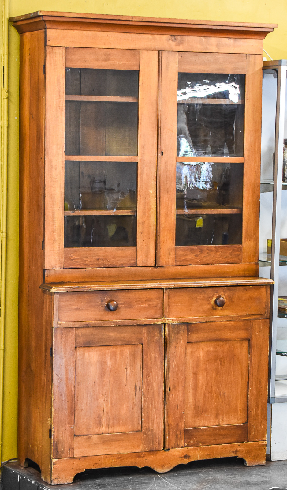 AMERICAN COUNTRY PRIMITIVE-STYLE STEP-BACK PINE HUTCH