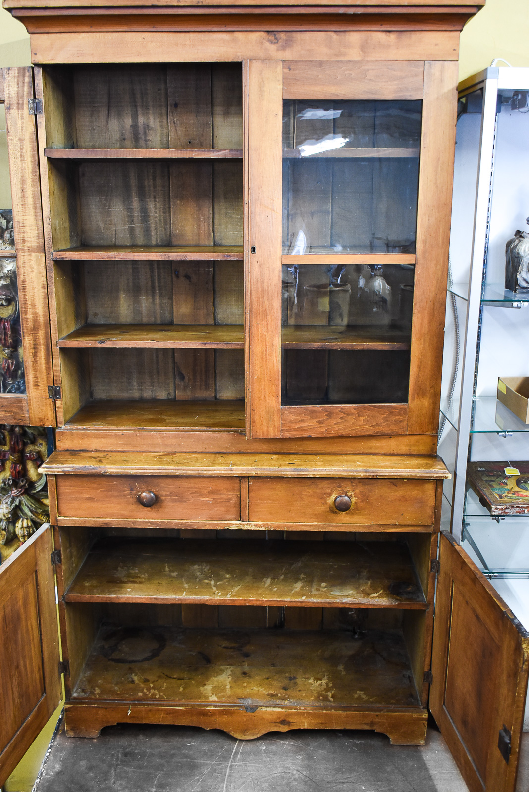 AMERICAN COUNTRY PRIMITIVE-STYLE STEP-BACK PINE HUTCH