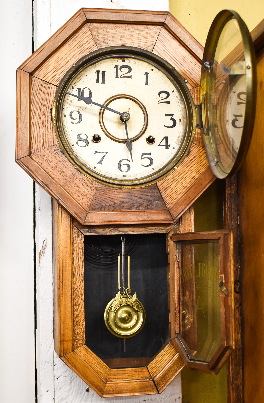 SCHOOLHOUSE STYLE OAK REGULATOR WALL CLOCK