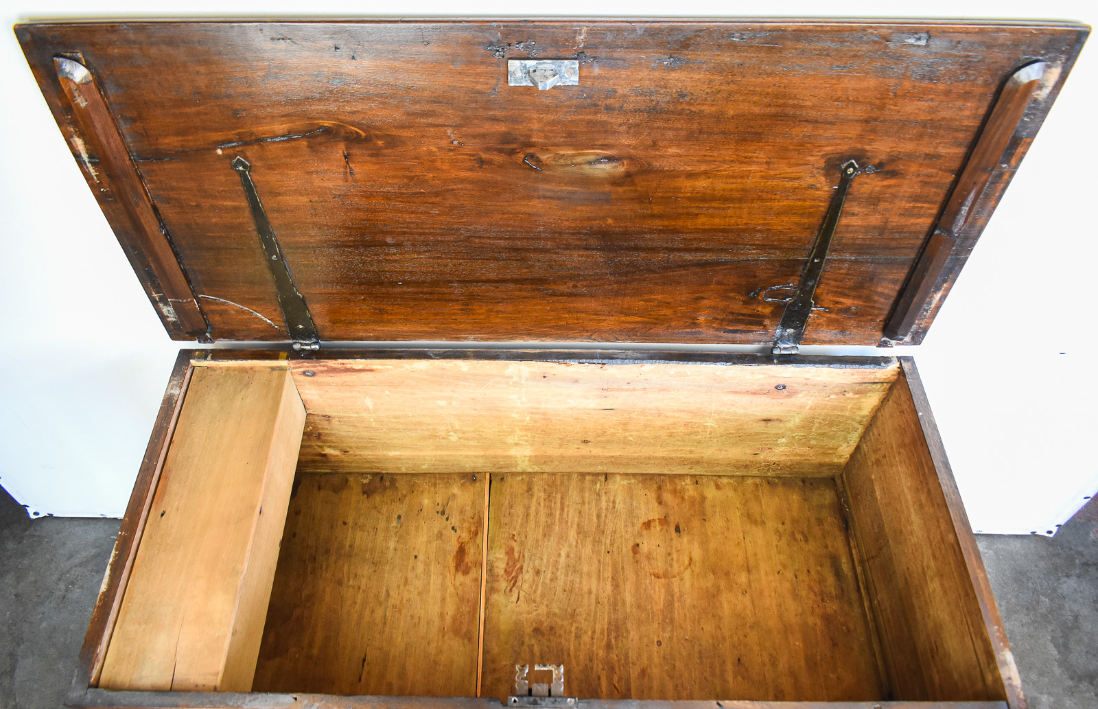 AMERICAN CHIPPENDALE-STYLE BLANKET CHEST