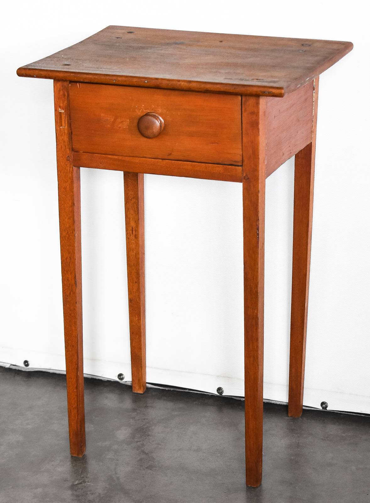 AMERICAN FEDERAL-STYLE SINGLE DRAWER SIDE TABLE